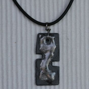 Design mit dem Titel "Brut et gris noir à…" von S Eymond Laritaz, Original-Kunstwerk, Halsketten