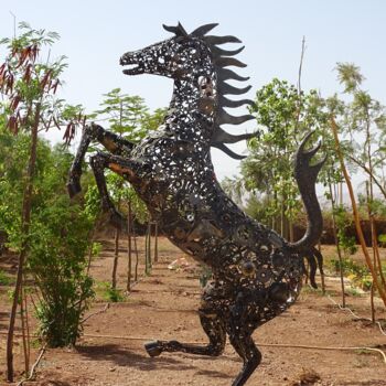 Скульптура под названием "Sculpture cheval ca…" - Hassan Laamirat, Подлинное произведение искусства, Металлы