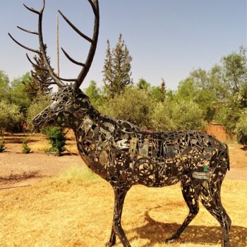 Скульптура под названием "Cerf en métal recyc…" - Hassan Laamirat, Подлинное произведение искусства, Металлы