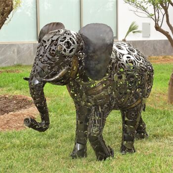 Скульптура под названием "Sculpture Eléphant" - Hassan Laamirat, Подлинное произведение искусства, Металлы