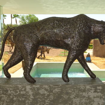 Sculptuur getiteld "Panthere en métal r…" door Hassan Laamirat, Origineel Kunstwerk, Metalen
