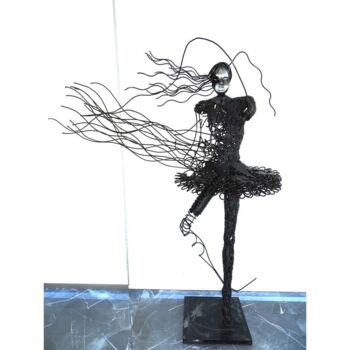 Scultura intitolato "Sculpture Danseuse…" da Hassan Laamirat, Opera d'arte originale, Metalli