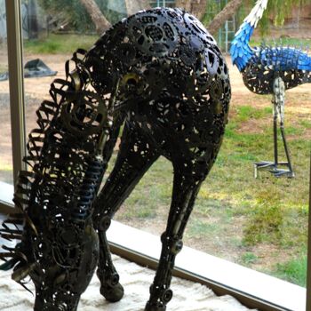 Скульптура под названием "Demi cheval" - Hassan Laamirat, Подлинное произведение искусства, Металлы