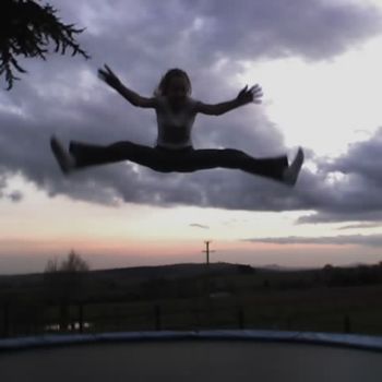 「trampolining silhou…」というタイトルの写真撮影 Hayley Stockによって, オリジナルのアートワーク