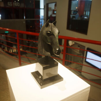 Sculpture titled "Horse's head" by Hector Acevedo, Original Artwork, Bronze