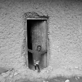 Fotografie mit dem Titel "Village near Butare…" von Heinz Baade, Original-Kunstwerk