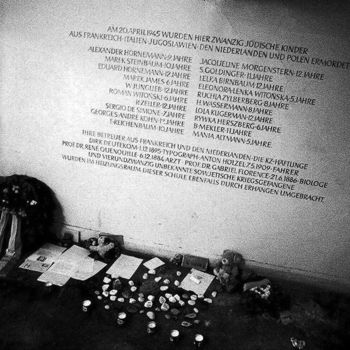 Photographie intitulée "Holocaust Memorial…" par Heinz Baade, Œuvre d'art originale
