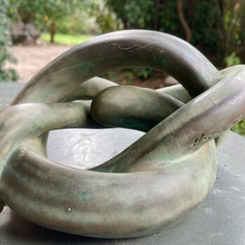 Sculpture intitulée "La Beegum" par Henohut, Œuvre d'art originale, Pâte polymère