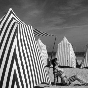 Fotografia zatytułowany „Beauty on the beach” autorstwa Herve Donnezan, Oryginalna praca, Fotografia filmowa