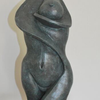 Скульптура под названием "conquerante" - Helene Gobin Langlais, Подлинное произведение искусства, Терракота
