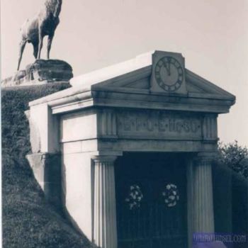 Photographie intitulée "Tomb of the 11th Ho…" par Hinsel Scott, Œuvre d'art originale