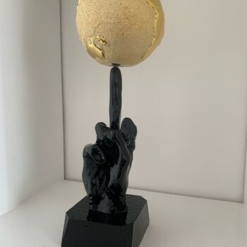 Sculptuur getiteld "The Gold World" door Santicri, Origineel Kunstwerk, Hars