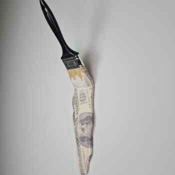 제목이 "Dollar Brush"인 조형물 Santicri로, 원작, 수지 기타 단단한 패널에 장착됨