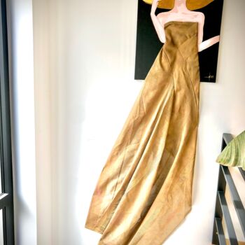 Arte tessile intitolato "Dress dorée" da Sarah Houry, Opera d'arte originale, Tessuto Montato su Telaio per barella in legno