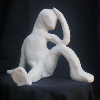 Skulptur mit dem Titel "Resting and thinking" von Hugo Ruggiero "Hr", Original-Kunstwerk, Keramik