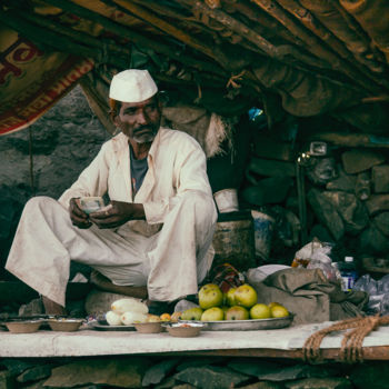 Fotografía titulada "Lost in thought" por Husein Latif, Obra de arte original