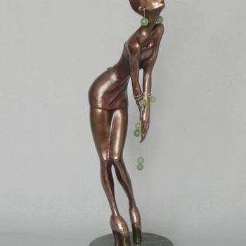 Sculpture intitulée "Fashion Victim" par Igor Romanovsky, Œuvre d'art originale, Bronze