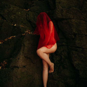 Fotografie mit dem Titel "Red veil 2" von Igor Topolenko, Original-Kunstwerk, Digitale Fotografie