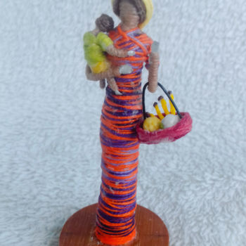 Escultura intitulada "Mãe com cesto de fr…" por Simone Muniz Oliveira, Obras de arte originais, Madeira