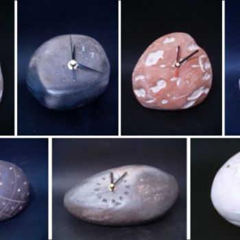 Skulptur mit dem Titel "Clocks for Stone Co…" von Ilona Šauša, Original-Kunstwerk, Keramik
