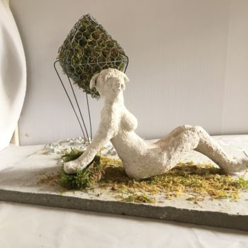 Sculpture titled "Chilling and waiting" by Kunstimkuhstall, Original Artwork, Concrete