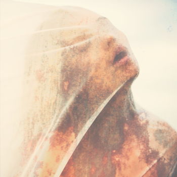 Photographie intitulée "Shattered Dreams By…" par Tomaas, Œuvre d'art originale, Photographie numérique