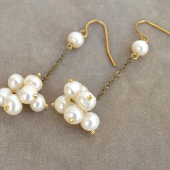 Design intitulée "Pearl cluster on a…" par Irena Zelickman, Œuvre d'art originale, Bijoux