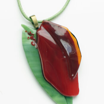 Design getiteld "Pendant "Red petals…" door Irina Dotter, Origineel Kunstwerk, Accessoires
