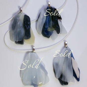 Design intitolato "Series of pendants…" da Irina Dotter, Opera d'arte originale, Accessori