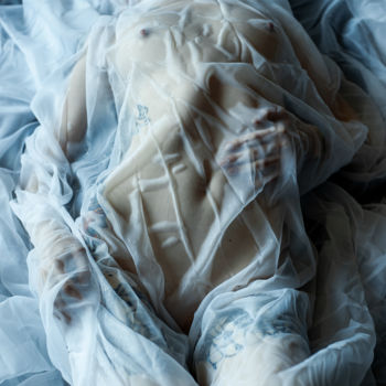 Photographie intitulée "Under the cover #04" par Irina Nekliudova, Œuvre d'art originale, Photographie non manipulée