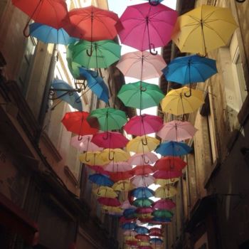 Fotografía titulada "Rue de parapluie" por Isabelle Druleve, Obra de arte original