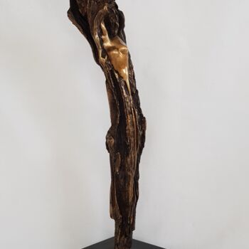 Sculpture titled "La Chrysalide" by Isabelle Frossard Corthay, Original Artwork, Bronze