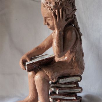 Sculpture titled "La petite lectrice" by Isabelle Zwang, Original Artwork, Ceramics
