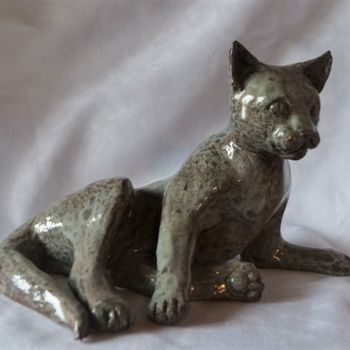 Sculpture titled "Chat moucheté" by Isabelle Zwang, Original Artwork, Ceramics