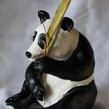 제목이 "Panda au bambou"인 조형물 Isabelle Zwang로, 원작, 도예