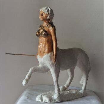 Skulptur mit dem Titel "FEMME CENTAURE" von Isabelle Zwang, Original-Kunstwerk, Keramik