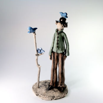 Scultura intitolato "The Birdkeeper, cer…" da Izisculptures, Opera d'arte originale, Ceramica