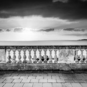 Photographie intitulée "Un Balcon sur la Mer" par Joël Assuied, Œuvre d'art originale, Photographie numérique Monté sur Plex…
