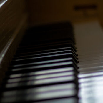 Photographie intitulée "piano keys" par J.D. Curry, Œuvre d'art originale