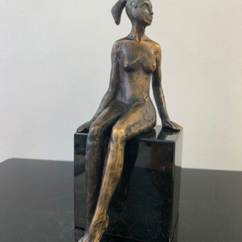 Sculpture titled "Girl, no II/IV" by Jacek Cholewa, Original Artwork, Bronze