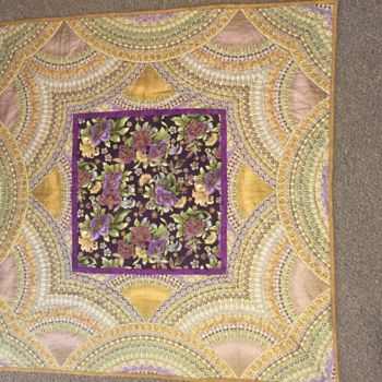 Textielkunst getiteld "Purple and Gold" door Jacquelinejoann, Origineel Kunstwerk