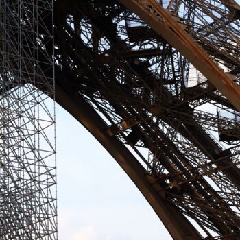Photography titled "EIFFEL Tower 4/6" by Jacques Jégo, Original Artwork, Non Manipulated Photography