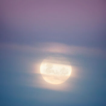 Fotografia zatytułowany „Lunar Haze” autorstwa Jade Holing, Oryginalna praca, Fotografia cyfrowa