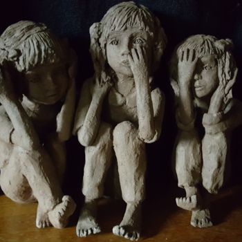 Sculpture titled "Les 3 petites fille…" by Dominique Mahe, Original Artwork, Clay