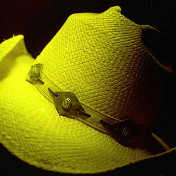 「Yellow Hat 1」というタイトルの写真撮影 Johnny Aguirreによって, オリジナルのアートワーク