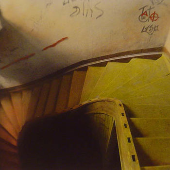 Fotografia intitolato "Stairs to hell" da Johnny Aguirre, Opera d'arte originale