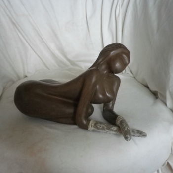 Sculpture intitulée "femme aux gants" par Jakeline Sereno, Œuvre d'art originale
