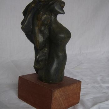 Sculpture titled "mulher.jpg" by Jako Fernández J.Isaac P.Sánchez, Original Artwork, Resin
