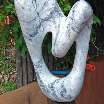 Скульптура под названием "Turn, Turn, Turn" - Jan And Jo Moore, Подлинное произведение искусства, Камень