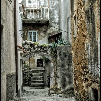 Photographie intitulée "Old alley" par Jan Schrijver, Œuvre d'art originale